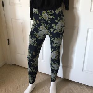 Gold Medal International Navy Floral Leggings